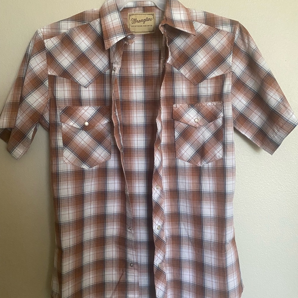 Wrangler pearl snap button up shirt